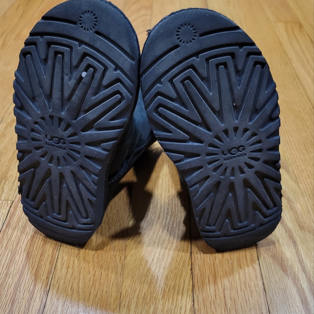 UGG Girls Boots - Picture 3 of 7
